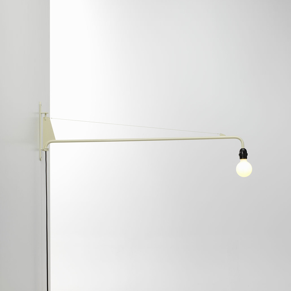Petite Potence Vägglampa Prouvé Blanc Colombe