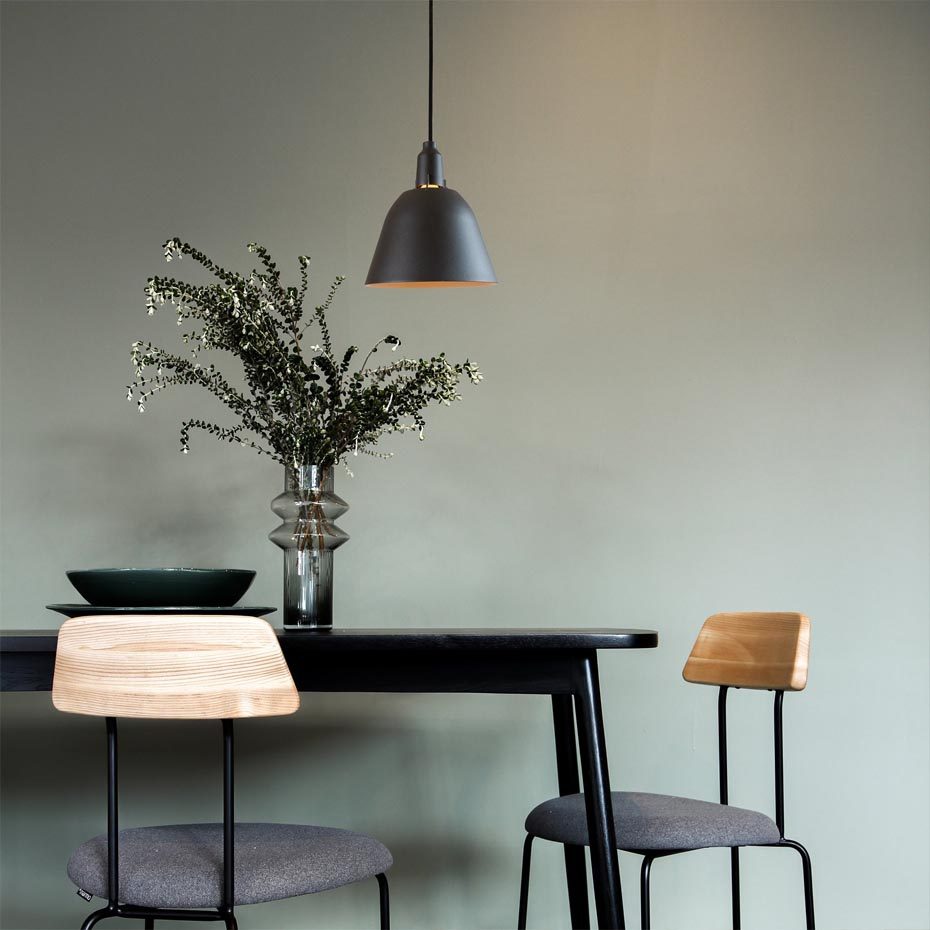 P22 Pendel 22cm Mörkgrå